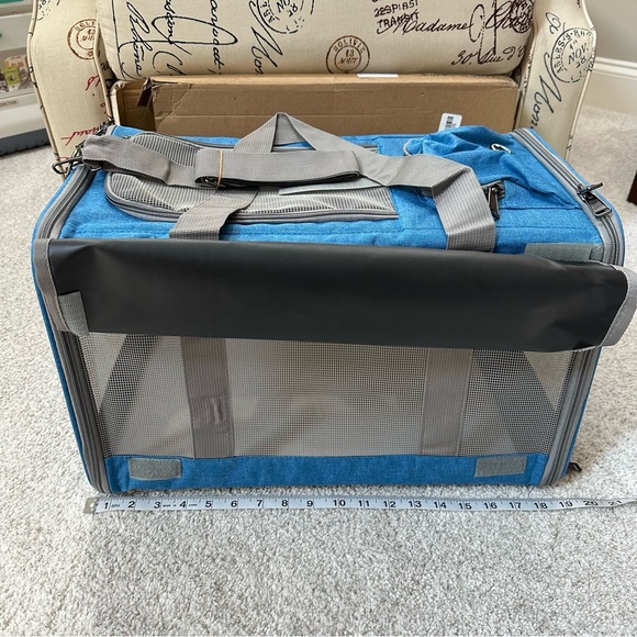 Gapzer Soft Sided Pet Carrier for Large and Medium Pets - Picture 7 of 14